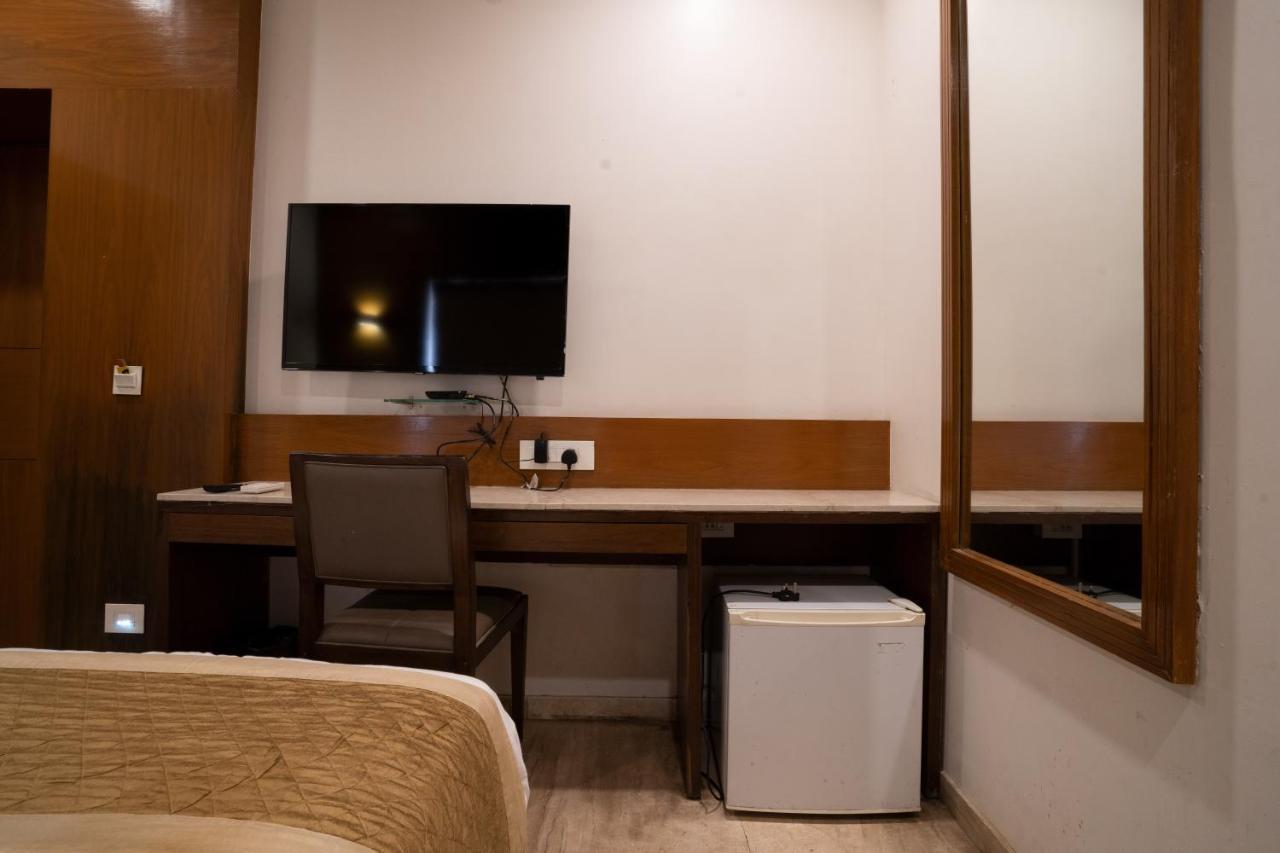 Hotel Kyra Airport Ahmedabad Exterior photo